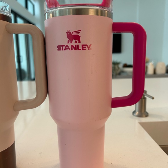 Two Stanley 40 oz tumblers - Picture 4 of 5
